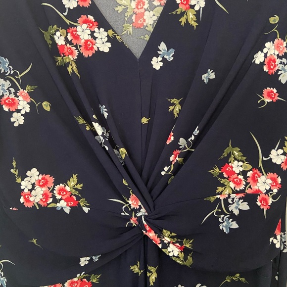 Chap’s XL  dress.  3/4 sleeve. Floral dress with gathering at front.  FLATTERING - Picture 8 of 16